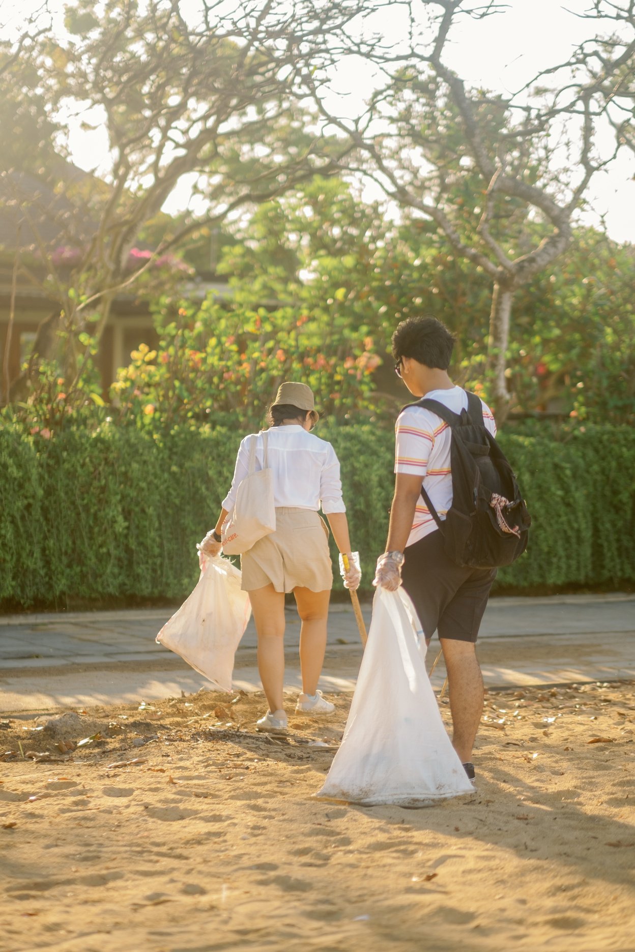 People Cleaning the Trash in Shoreline